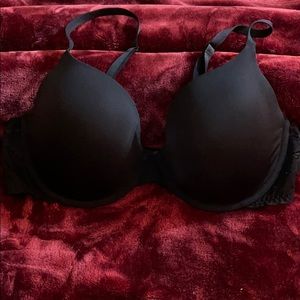 Victoria’s Secret‘s T-shirt Bra 36D